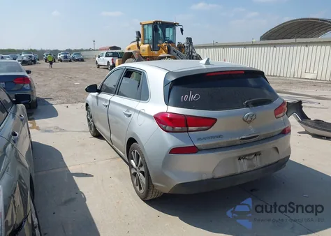 2018 Hyundai Elantra Gt z USA, uszkodzony, nr VIN KMHH35LE2JU013918